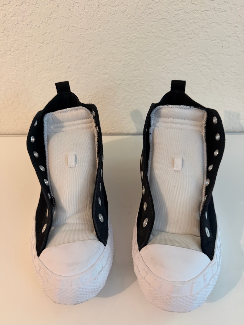 Converse Black/White Slip-On Mid Top Sneaker Unisex Adults Rubber Outsole